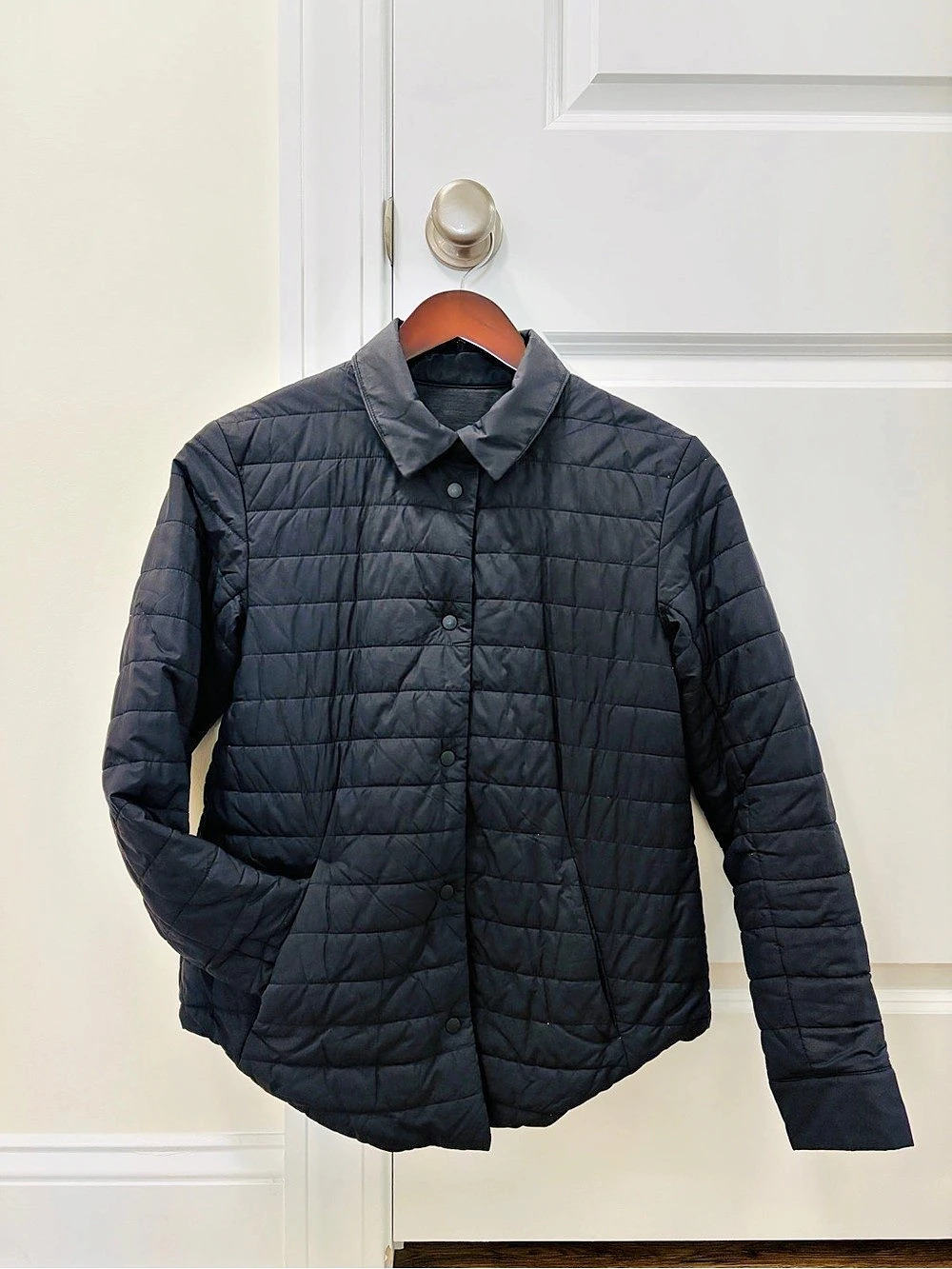 lululemon Fitted Lined Puffer Jacket in Black, reversible